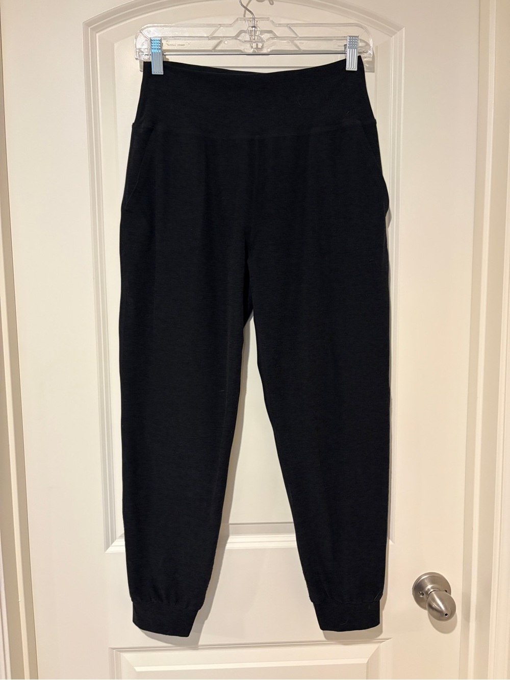 Beyond Yoga Women’s Black Heather Spacedye Midi Jogger - M